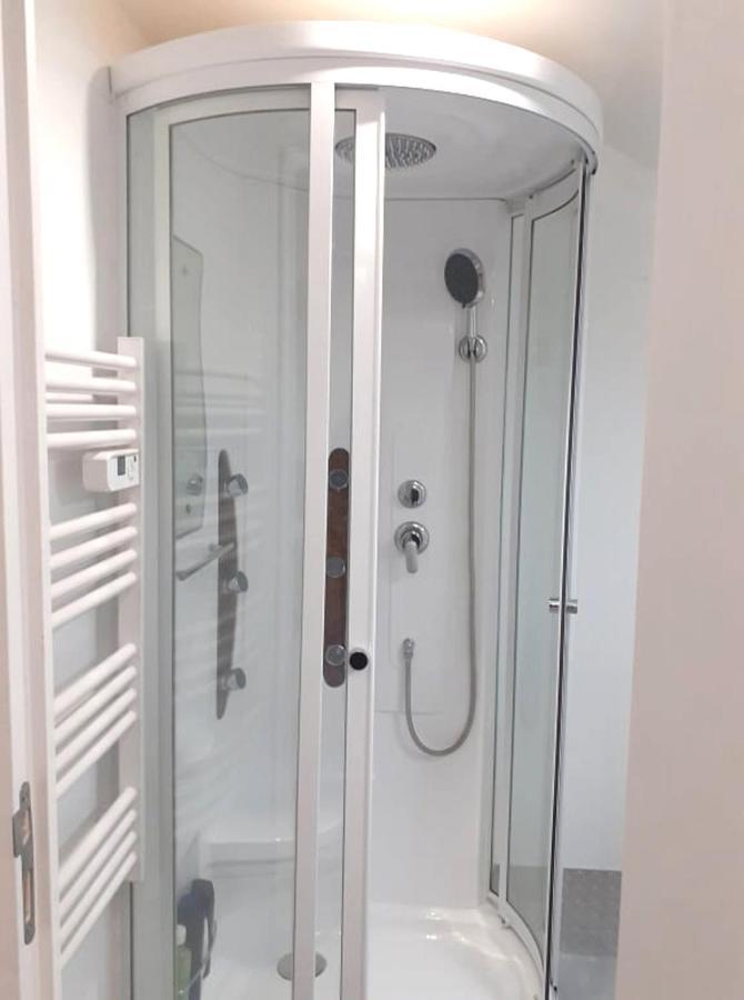 10 - Joli Studio Avec Deux Lits, Tout Equipe Pour 1, 2 Ou 3 Personnes Maximum, Vue Sur Parc Arbore, Parking Privatif Gratuit, Grand Fourgon Possible, Tout Le Linge De Maison Est Fourni Razac-sur-lʼIsle Kültér fotó