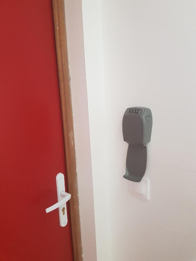 10 - Joli Studio Avec Deux Lits, Tout Equipe Pour 1, 2 Ou 3 Personnes Maximum, Vue Sur Parc Arbore, Parking Privatif Gratuit, Grand Fourgon Possible, Tout Le Linge De Maison Est Fourni Razac-sur-lʼIsle Kültér fotó
