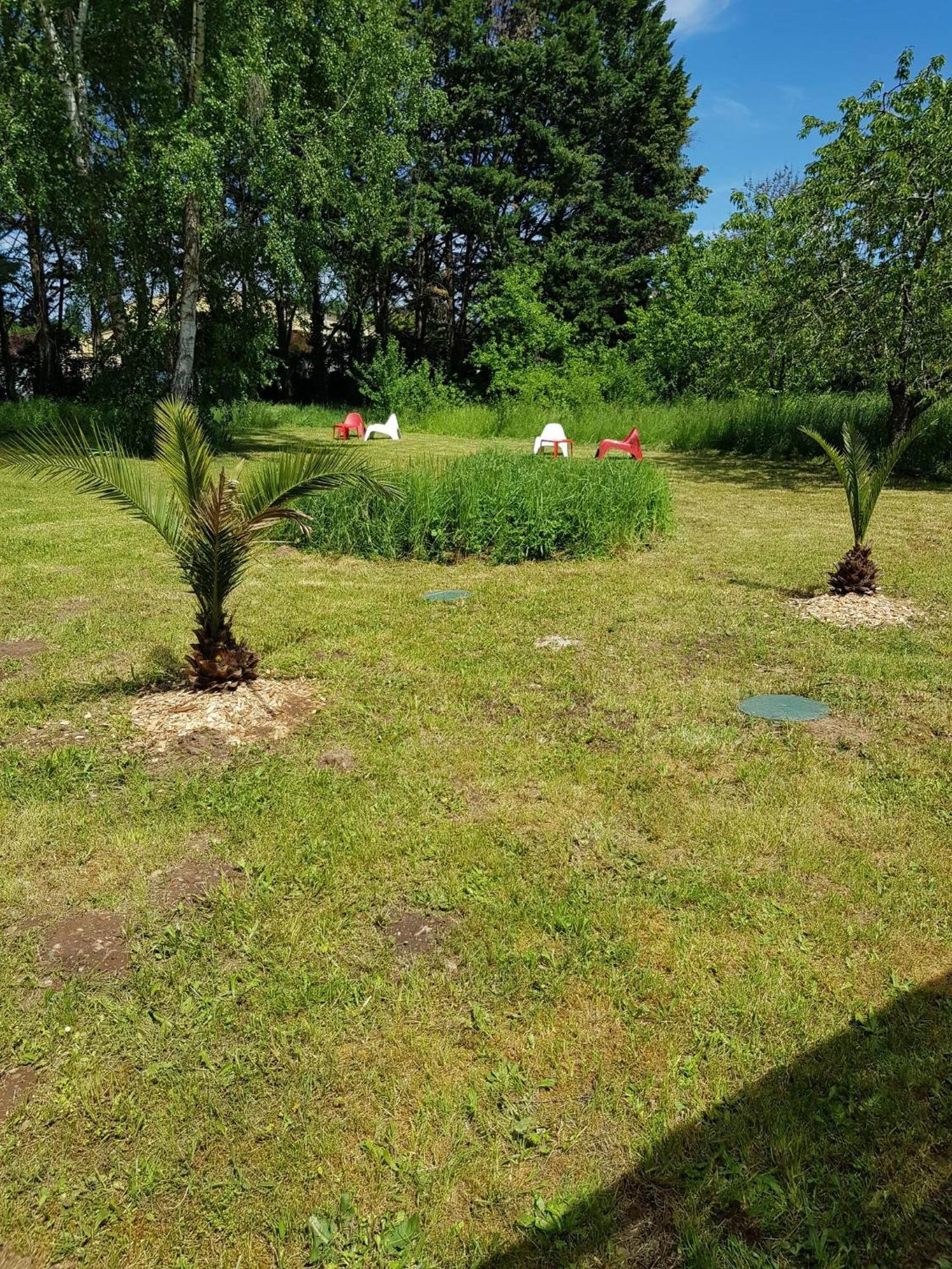 10 - Joli Studio Avec Deux Lits, Tout Equipe Pour 1, 2 Ou 3 Personnes Maximum, Vue Sur Parc Arbore, Parking Privatif Gratuit, Grand Fourgon Possible, Tout Le Linge De Maison Est Fourni Razac-sur-lʼIsle Kültér fotó