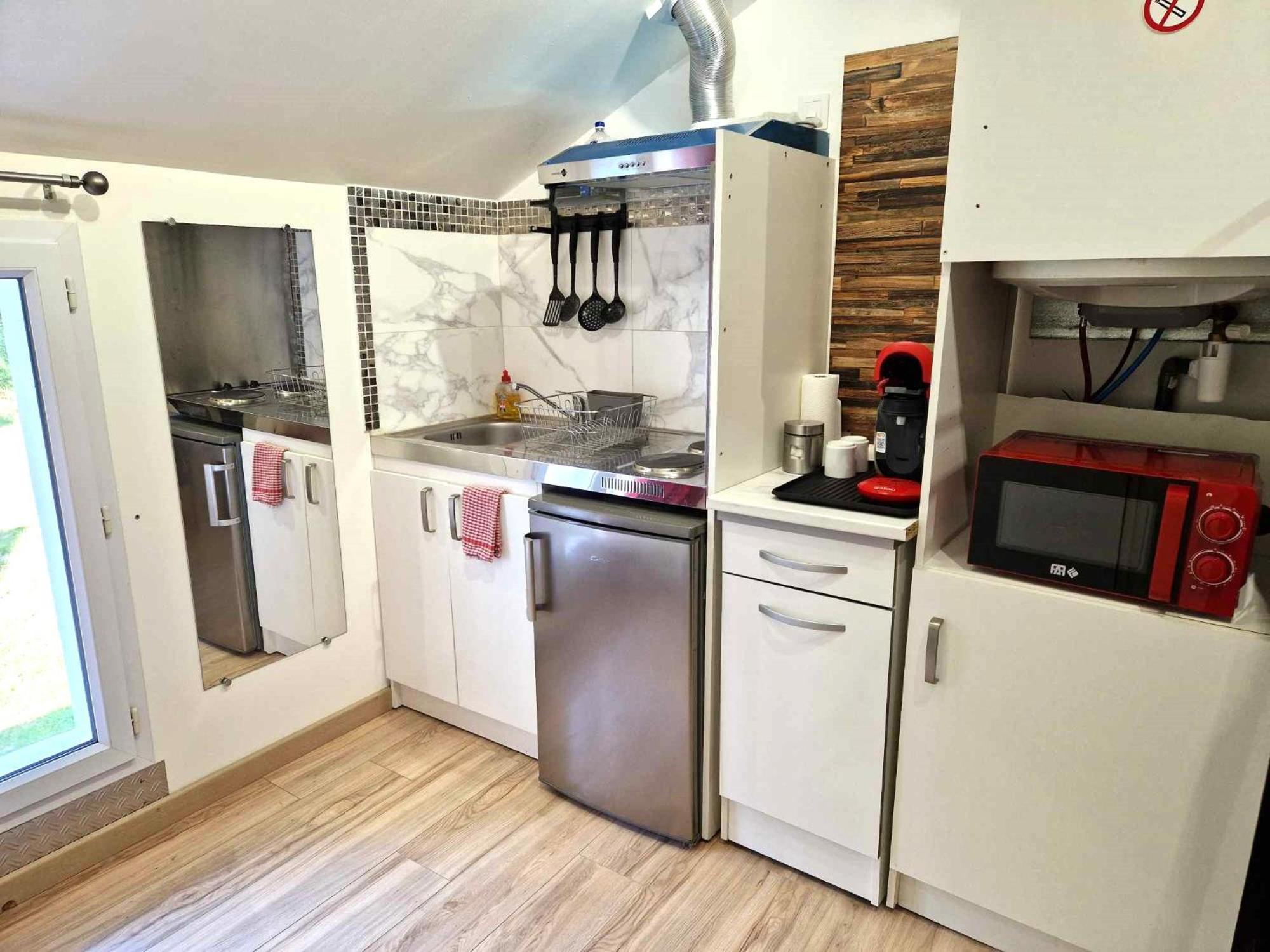 10 - Joli Studio Avec Deux Lits, Tout Equipe Pour 1, 2 Ou 3 Personnes Maximum, Vue Sur Parc Arbore, Parking Privatif Gratuit, Grand Fourgon Possible, Tout Le Linge De Maison Est Fourni Razac-sur-lʼIsle Kültér fotó