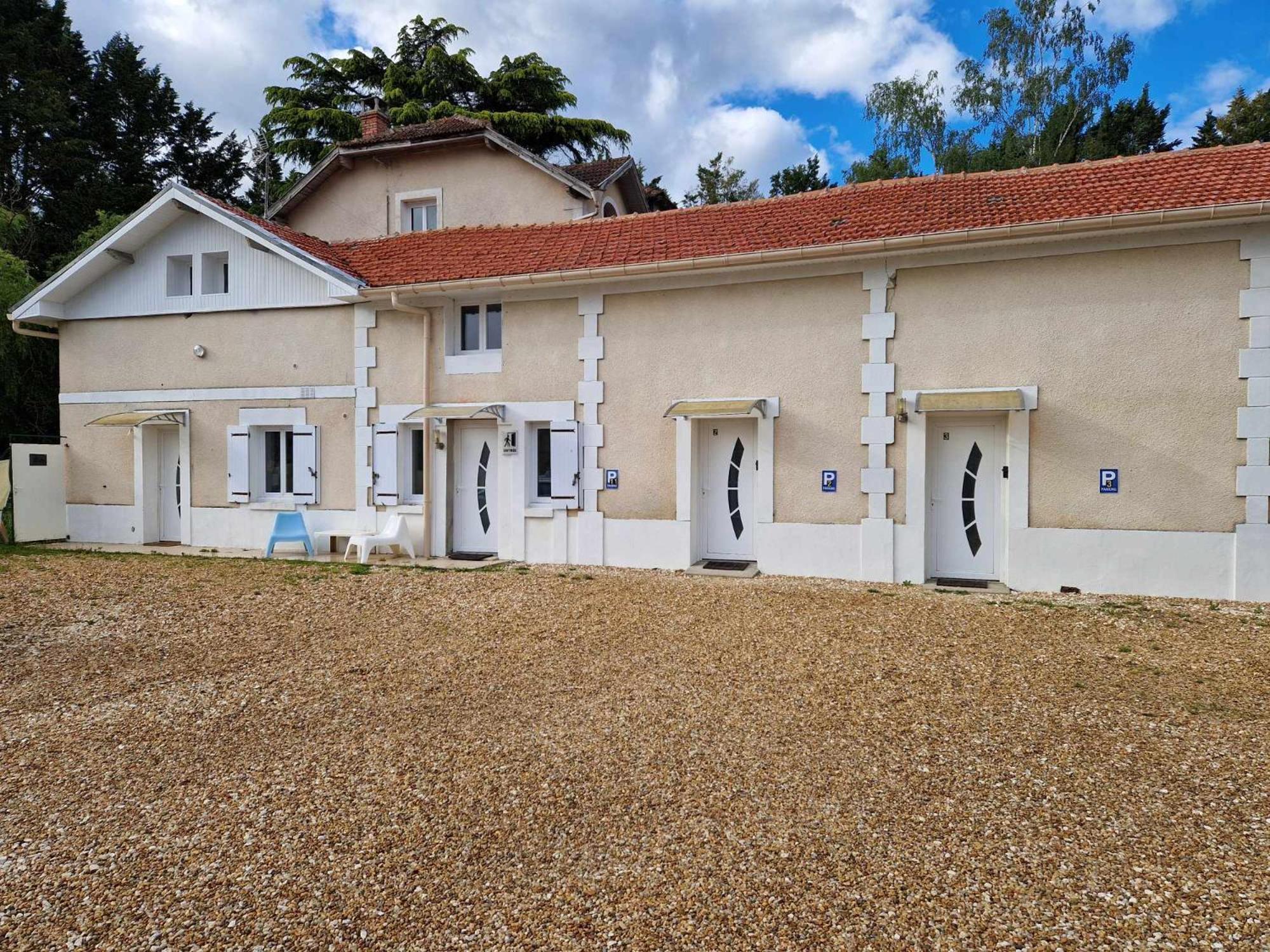 10 - Joli Studio Avec Deux Lits, Tout Equipe Pour 1, 2 Ou 3 Personnes Maximum, Vue Sur Parc Arbore, Parking Privatif Gratuit, Grand Fourgon Possible, Tout Le Linge De Maison Est Fourni Razac-sur-lʼIsle Kültér fotó