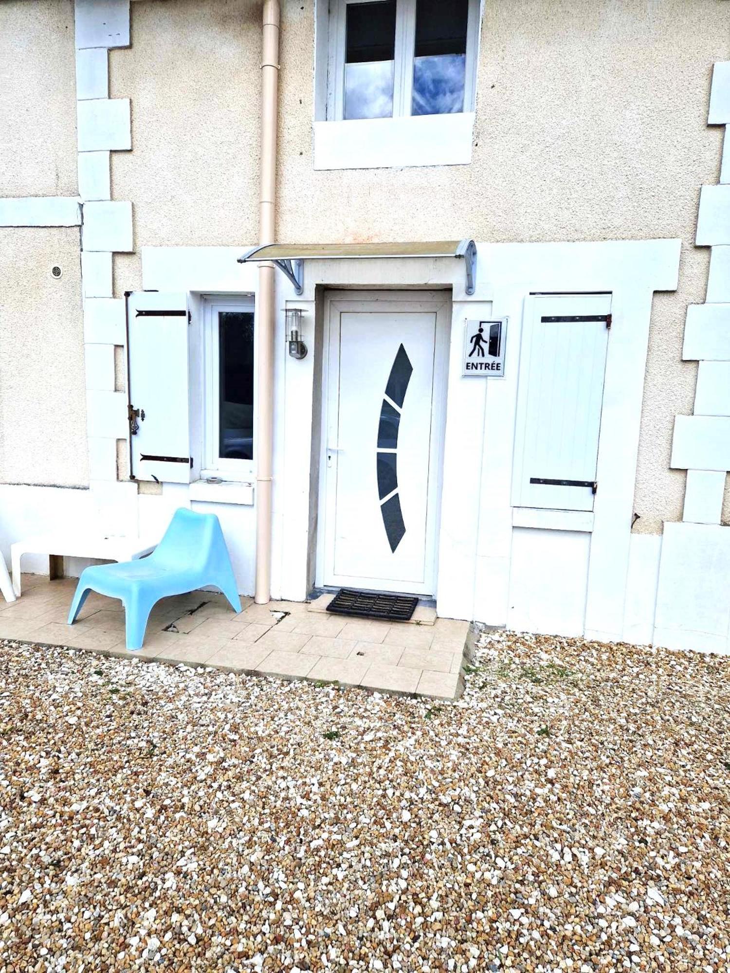 10 - Joli Studio Avec Deux Lits, Tout Equipe Pour 1, 2 Ou 3 Personnes Maximum, Vue Sur Parc Arbore, Parking Privatif Gratuit, Grand Fourgon Possible, Tout Le Linge De Maison Est Fourni Razac-sur-lʼIsle Kültér fotó